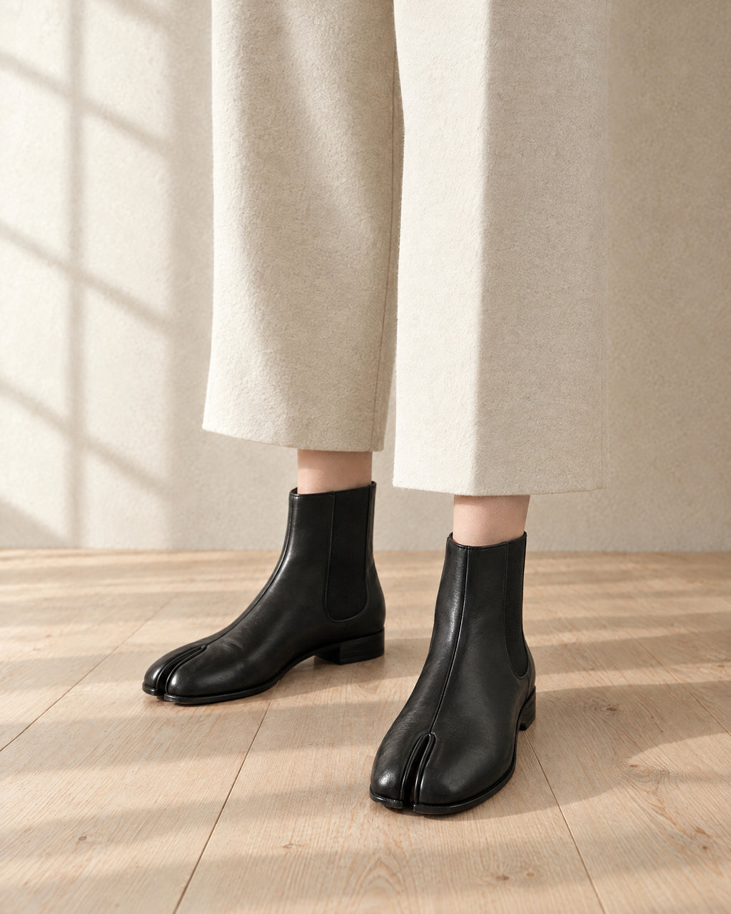 Matte black Tabi Boots Kamo worn