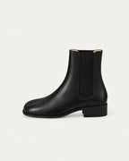 Matte black Tabi Boots Kamo, side profile
