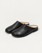 Black Tabi Mules Gion, three-quarter view